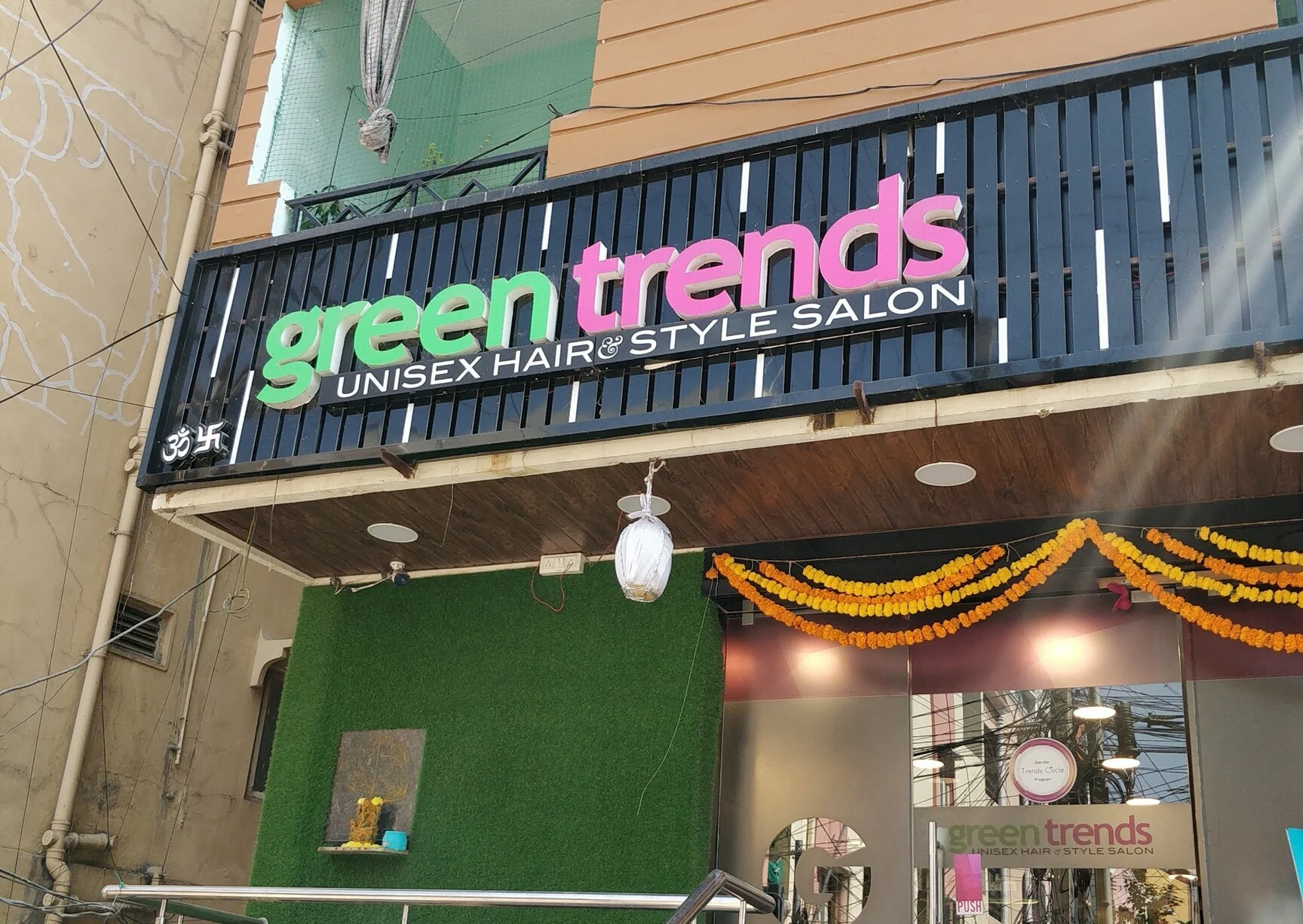 Green Trends Unisex Hair & Style Salon